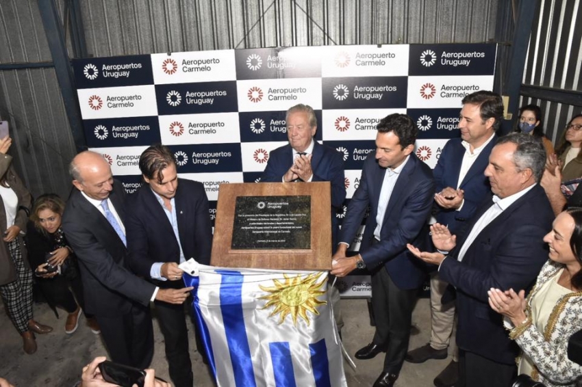 Aeropuertos Uruguay coloc&oacute; la piedra fundacional del nuevo Aeropuerto Internacional de Carmelo
