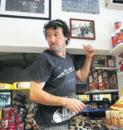 Manolo, el almacenero amigo de las celebridades. Dice que los clientes de su comercio son "macanudos pero exigentes"