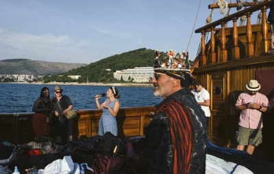 Fan&aacute;ticos de "Juego de tronos" disfrazados durante un recorrido en el Karaka, una embarcaci&oacute;n de madera restaurada y utilizada en la serie de HBO Fan&aacute;ticos de "Juego de tronos" disfrazados durante un recorrido en el Karaka, una embarcaci&oacute;n de madera restaurada y utilizada en la serie de HBO.