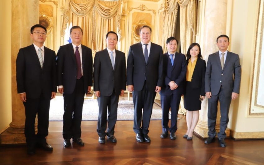 Presidente de Panam&aacute; recibe a ejecutivos de aerol&iacute;nea China Eastern