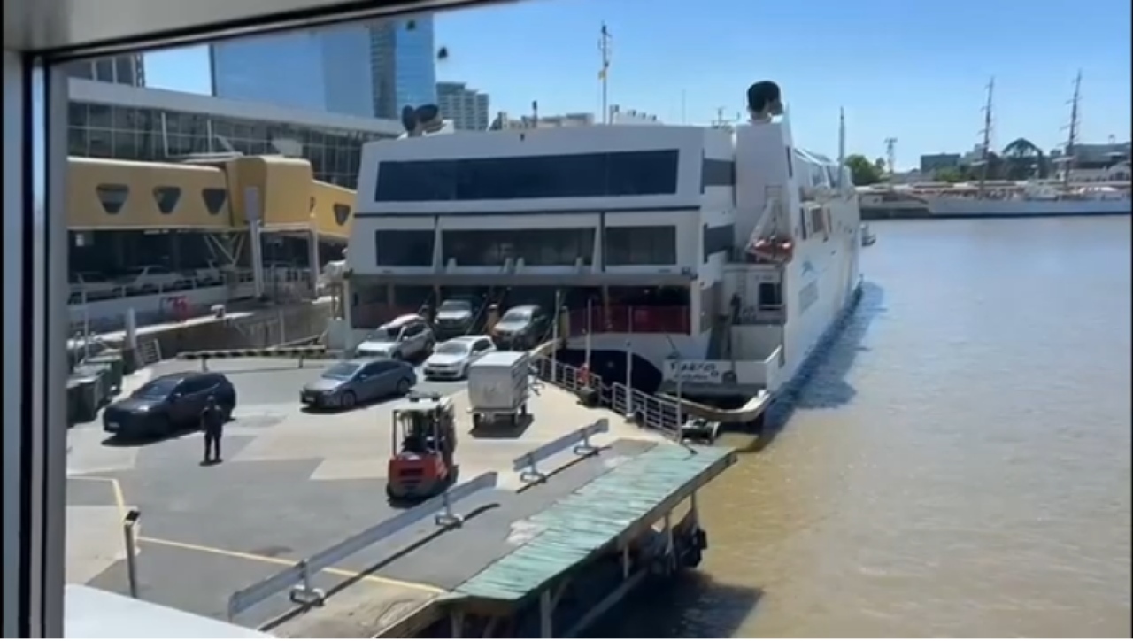 Cruce del R&iacute;o de la Plata, una vuelta por Buenos Aires y la salida hacia Ushuaia.