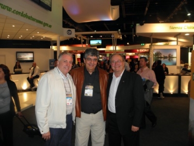 Con Ariel Badán, Representante del Ministerio de Turismo y Deporte de uruguay en Córdoba R.A. y con el Doctor Alejandro Sanz, Director de la Agencia Córdoba Turismo S.E.M., integrada por el Gobierno de la Provincia y representantes de la actividad privada.