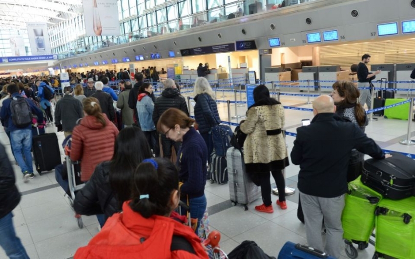 Por devaluación 17,3% menos argentinos volaron al exterior el último trimestre de 2018