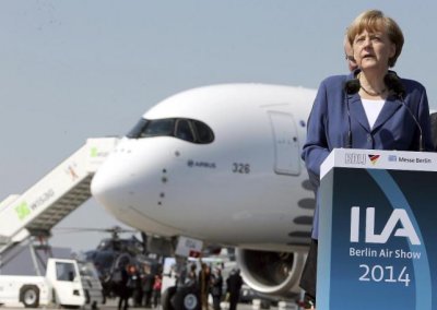 Merkel inaugura ILA, la feria aeronáutica más antigua del mundo