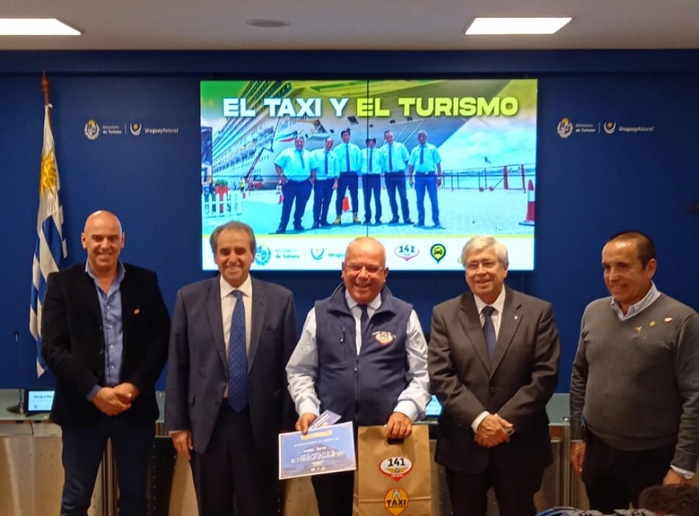 Enrique Mera, Remo Monzeglio, uno de los homenajeados, Tabaré Viera  y Óscar Dourado.