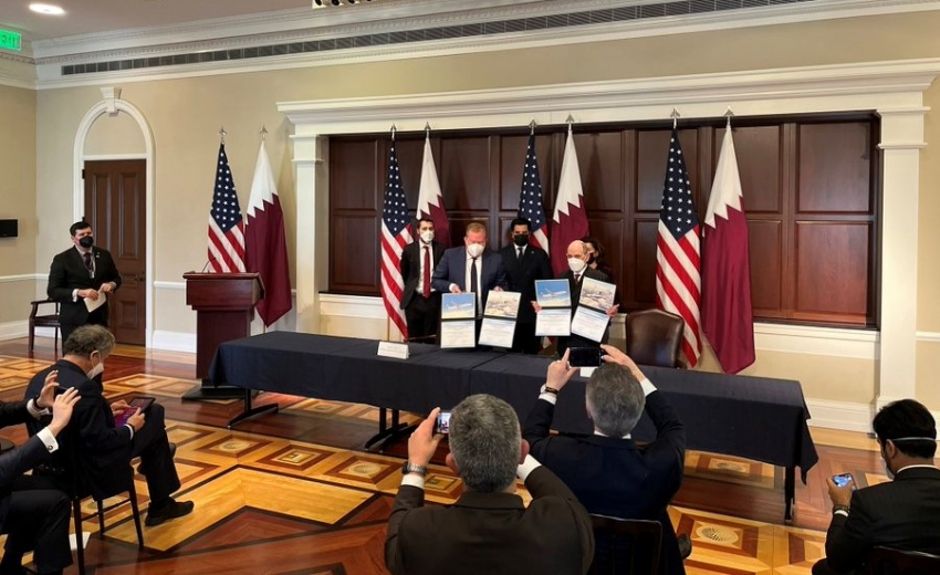Qatar Airways firma por hasta 100 Boeing 777XF y 737 MAX
