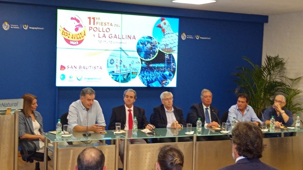 Silvia Balbi, Yamandú Orsi, Remo Monzeglio, Tabaré Viera, Fernando Mattos, Roberto Siriani y Sergio Puglia.