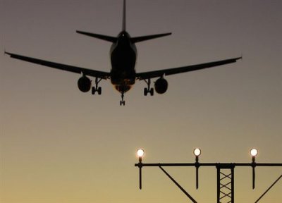 El sector a&eacute;reo cree que las ganancias de las aerol&iacute;neas aumentar&aacute;n en 2014