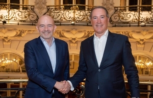 El consejero delegado de GHA, Chris Hartley, y el consejero delegado de NH Hotel Group part of Minor Hotels, Ram&oacute;n Aragon&eacute;s.