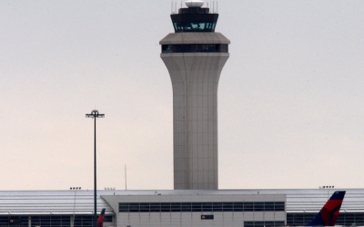 Controladores revelan riesgo que podr&iacute;a provocar colisi&oacute;n de aviones