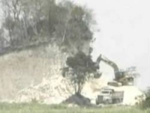 Topadora destruye pir&aacute;mide Maya de m&aacute;s de 2.300 a&ntilde;os