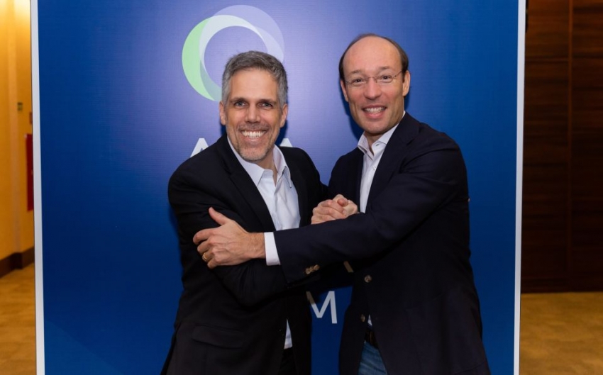 Paulo Kakinoff, presidente de GOL y Anko van der Werff, CEO y presidente de Avianca Holdings.