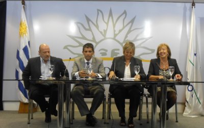 Heber Galli, Director del BPS; Raúl Sendic, Presidente de la República en Ejercicio; Liliám Kechichian, Ministra de Turismo; María Julia Muñoz, Ministra de Educación y Cultura.