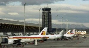 Controladores advierten que retrasos en Barajas se agravar&aacute;n