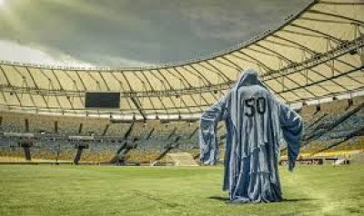 Como lo banca la marca deportiva que lo creó, el fantasma de Maracaná, aunque no le guste a Lugano, al igual que  el Pato Celeste, aunque no le gusta a nadie, estarán seguros en el mundial. 