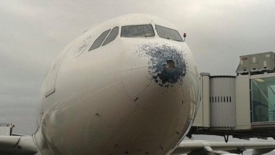 Así quedó un avión de AirEuropa que traspasó el frente de tormenta