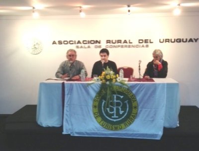 Ricardo Perlini, Presidente SUTUR; Adrián Stagi y Alicia Morales, Vicepresidenta SUTUR