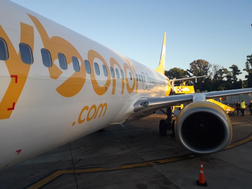 Mientras la empujan a irse del pa&iacute;s, para FlyBondi es &ldquo;El Palomar o nada&rdquo;
