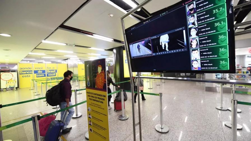 Brasil abre fronteras a extranjeros que lleguen por avi&oacute;n pese a pandemia