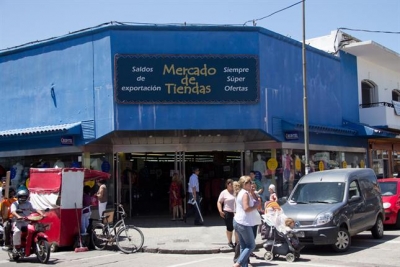 Los supermercados y ferias de Maldonado, invadidos de turistas que recurren a sus precios más económicos. Foto: LA NACION / Alejandro Di Ciocchis