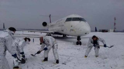 Cancelan 1.800 vuelos a la espera de "hist&oacute;rica" nevada en EE.UU.