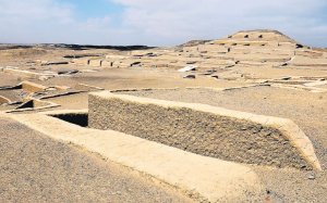 Plataformas y estructuras del gran ceremonial de Cahuachi 