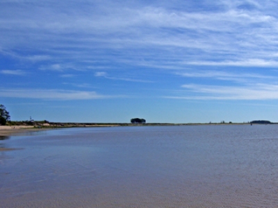 Diálogo por Laguna Garzón y muestra &quot;Las velas siguen encendidas&quot; por Muelle de Mailhos