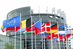 Bruselas defiende la transparencia de acuerdo de aviaci&oacute;n con Qatar mientras eurodiputados piden su revisi&oacute;n