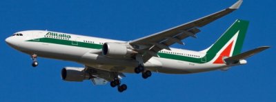Alitalia re&uacute;ne s&oacute;lo dos terceras partes del efectivo que necesita