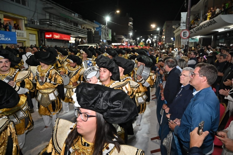 Autoridades participaron de la segunda noche del carnaval de Artigas