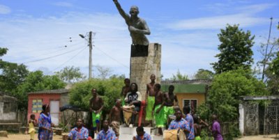 Palanqueros tocando música tradicional de San Basilio de Palenque.