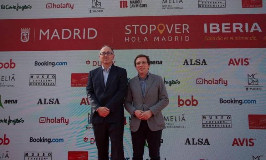 Luis Gallego, presidente de Iberia y Mart&iacute;nez-Almeida, alcalde de Madrid en la presentaci&oacute;n de Stopover Hola Madrid.
