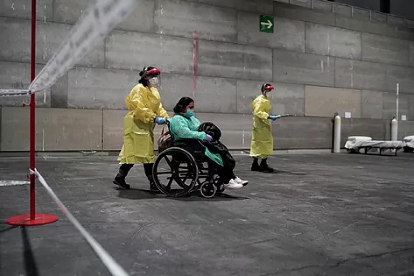 Los primeros pacientes llegando este domingo a Ifema.