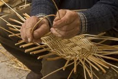 No se trata de vender neumáticos ni galletitas. Los ladrillos sobran. Necesitamos reciclarnos y para ello, hay que pensar...