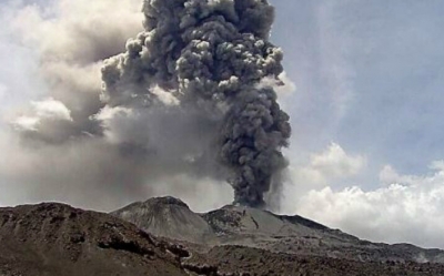 Nueva explosi&oacute;n en volc&aacute;n Sabancaya de Per&uacute;: las cenizas siguen cayendo