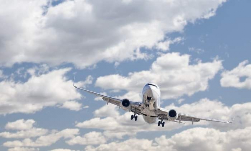 Ministros de Finanzas de UE discuten impuesto a&eacute;reo considerando competitividad