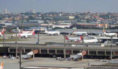 A sólo 30 meses del Mundial, los aeropuertos de Brasil están colapsados 