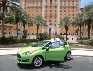 Primera cobertura del PDA en Miami. Daniel Romagnoli en uno de los autos presentados a la prensa.