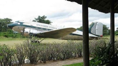 Travcoa presenta su viaje por &Aacute;frica en el cl&aacute;sico DC-3 