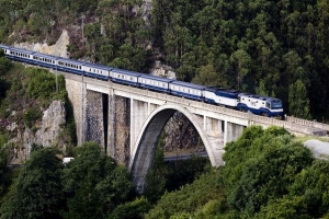 Espa&ntilde;a gasta en AVE mientras sus trenes circulan a 30Km/h