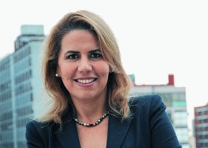 Liz Cramer puso a disposici&oacute;n su cargo