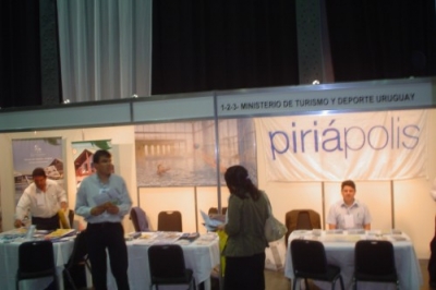 Gobierno y operadores promocionaron Salto en el Workshop de ARAV en Rosario, Argentina