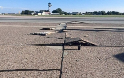 El calor da&ntilde;&oacute; el asfalto en el aeropuerto de Hannover. 