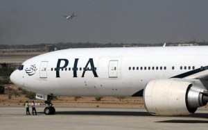 Un pasajero abri&oacute; por error la puerta de emergencia de un avi&oacute;n; pens&oacute; que era el ba&ntilde;o
