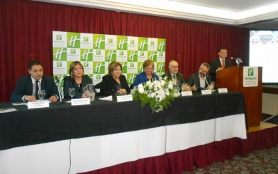 Adri&aacute;n Russo, Secretario de Montevideo Bureau; Elizabeth Villalba, irectora de Turismo de la Intendencia de Montevideo: Adriana Careaga, Presidente de Montevideo Bureau; Liliam Kechichian, Ministra de Turismo; Benjam&iacute;n Liberoff, Subsecretario de Turismo: Jos&eacute; Saavedra, Director de Desarrollo Econ&oacute;mico de la Intendencia de Montevideo.