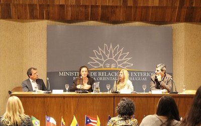 Andres Rubilar, vicepresidente de Alad Uruguay;  Irene Sinigaglia, Gerente de  Comunicaci&oacute;n de Uruguay XXI; Laura Alvarez Ingold; presidenta  de Alad Uruguay; Daniel Bergara, Director de la Escuela Universitaria del Centro de Dise&ntilde;o. 