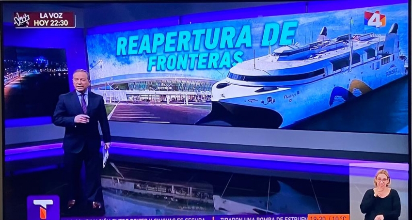 Sugestiva imagen en la TV uruguaya que para anunciar la reapertura de fronteras se muestra más grande y más adelante un ferry de Buquebús que ¡el Aeropuerto de Carrasco!