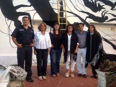 Cuatro mujeres, un alcalde y dos policías