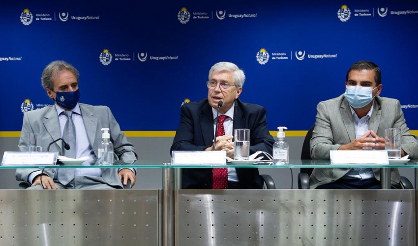 Ministro de Turismo Tabar&eacute; Viera, Subsecretario Remo Monseglio e intendente de Cerro Largo Jos&eacute; Yurramnendi.