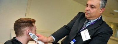 Empiezan los controles de &eacute;bola en el aeropuerto de Heathrow